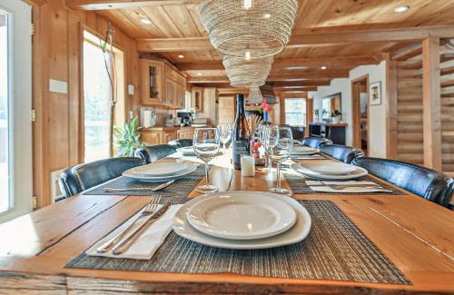 Notre-Dame-de-la-Merci House | River Rock Retreat