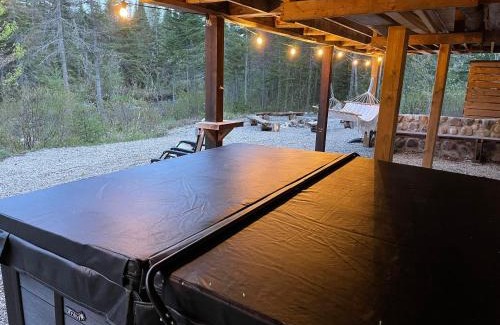 Notre-Dame-de-la-Merci House | River Rock Retreat