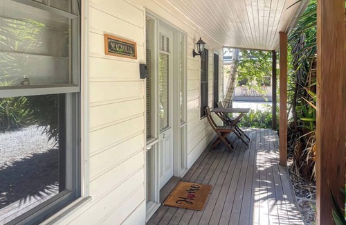 Jamieson House | River Rock Cottage Centrally located and Dog friendly