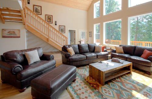 Yosemite West House | River Rock Retreat