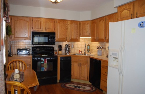 Crumpler House | River Rock Ridge-Upscale Cabin,Riverfront firepits,covered porch,WIFI,small dogs