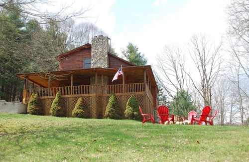 Crumpler House | River Rock Ridge-Upscale Cabin,Riverfront firepits,covered porch,WIFI,small dogs
