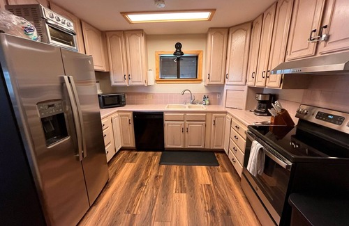 Creede House | River & Roots: Family cabin with private riverfront