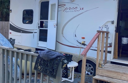 Homosassa House | River Round Up, Cozy RV in Amazing Homosassa with AC, WiFi