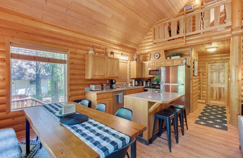 Packwood Cabin | River Run Lodge | Hot Tub, No pet fee, AC