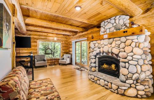 Thompsonville House | River's Bend