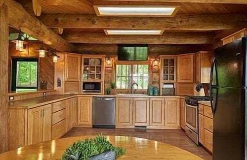 Newaygo Cabin | River's Edge: Discover Peace – Your Holiday Retreat Awaits