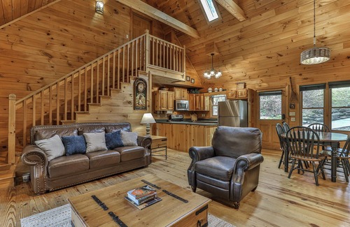 Ellijay Cabin | River's Edge is a beautiful 3 bed/3 bath riverfront cabin on the Cartecay