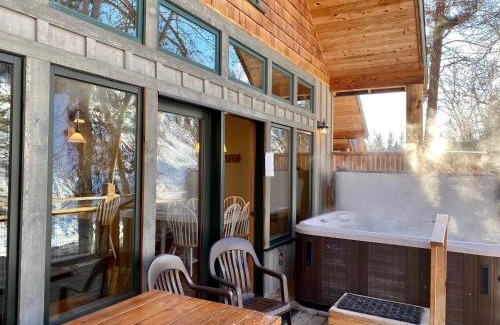 Winthrop Hotel | River's Edge Resort