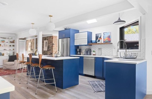 Leland House | River's Edge Summary: