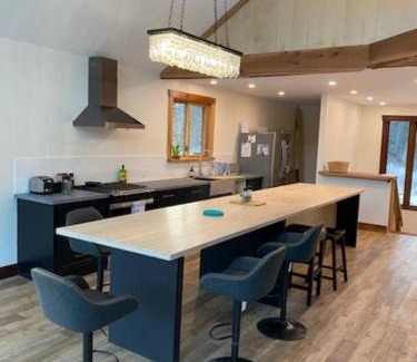 Blue River House | River Safari Bear Den