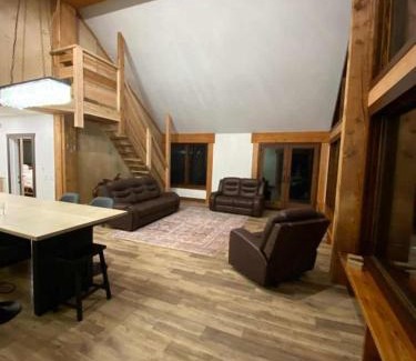 Blue River House | River Safari Bear Den