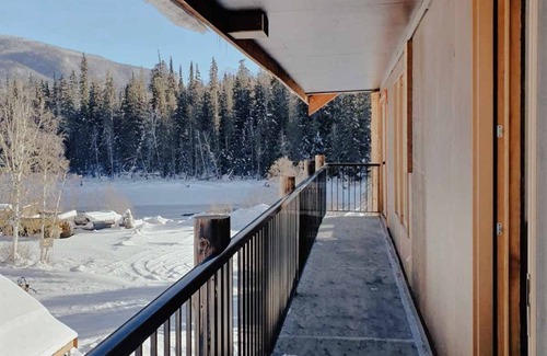Blue River House | River Safari Lodge