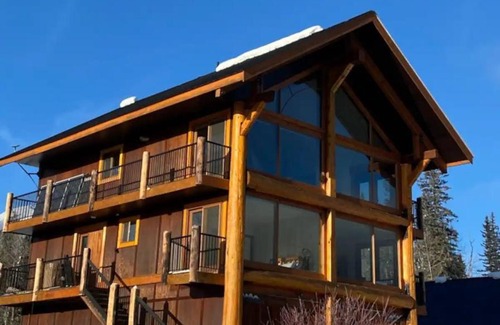 Blue River House | River Safari Mountain View Suite