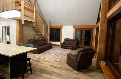 Blue River House | River Safari Mountain View Suite