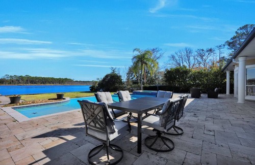 Wesconnett House | "River Sanctuary"-Pool Home on River frontage- 4000 sq. ft. Sleeps 8