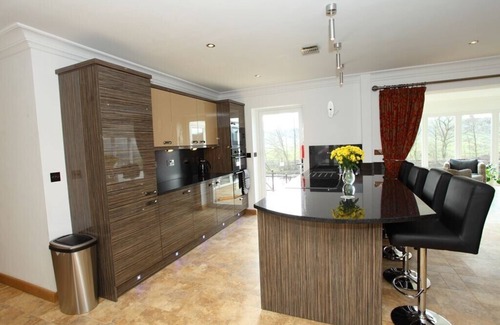 Darlington House | River Side Open Plan 15-22 July special offer Mobility Dog Friendly spa bath sun
