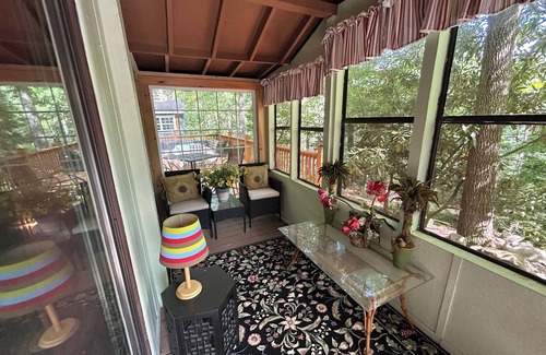 Blue Ridge House | River Soundscapes Retreat! Pet Friendly. Aska Adventure Area! 10 minutes to town