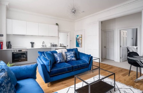 Upper Town Apartment | River Street View Sum