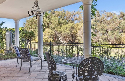 Maylands Apartment | River Suite. Rest, Revitalise, Relax