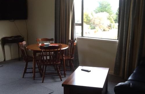 Motueka Valley House | River Terrace Cottage