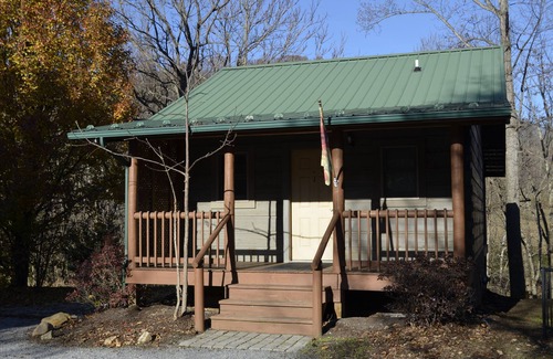 Damascus Cabin | River Trail Cabin #1 Log Cabin on the Creeper Trail and Laurel Creek