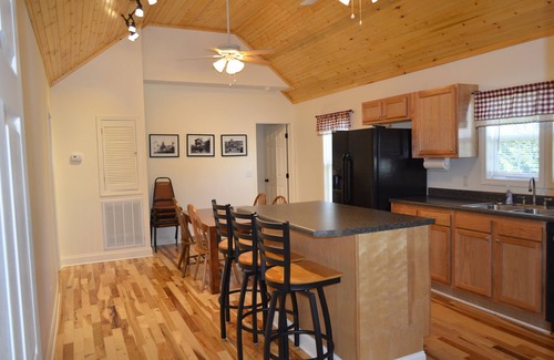 Damascus House | River Trail Cabins The Lodge 4 Bedroom House on the Creeper Trail
