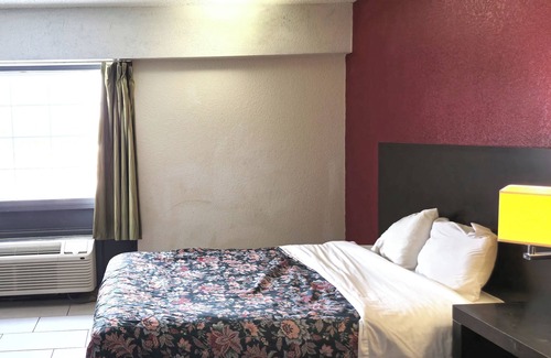 Fort Smith Hotel | River Valley Inn and Suites By Belvilla