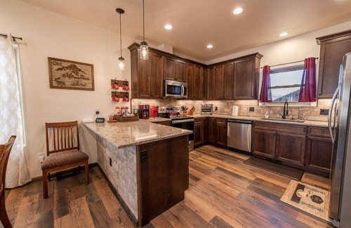 Poncha Springs House | River Valley Retreat- Dog Friendly, Minutes to Monarch Mountain