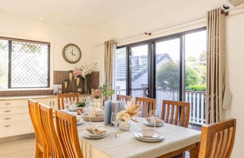 Loganholme House | River View 5B Home near Freeway Shops Loganholme