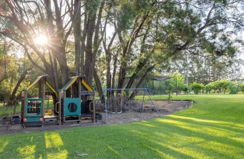 Loganholme House | River View 5B Home near Freeway Shops Loganholme