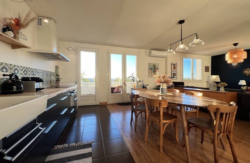Croix de Pierre Apartment | River-view apartment in Toulouse