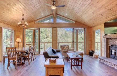 Welches House | River View Cabin - Meredith Lodging