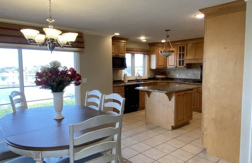 Burley House | RIVER VIEW CONDO FUN FAMILY Clean Luxurious Sleeps 6-8 Burley, ID