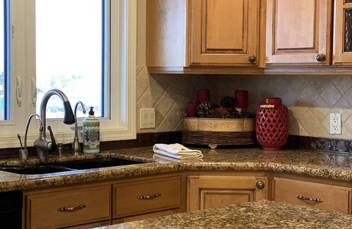 Burley House | RIVER VIEW CONDO FUN FAMILY Clean Luxurious Sleeps 6-8 Burley, ID