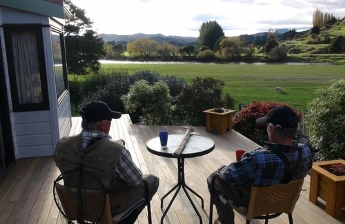Manunui House | River View Cottage, nestled in a private setting