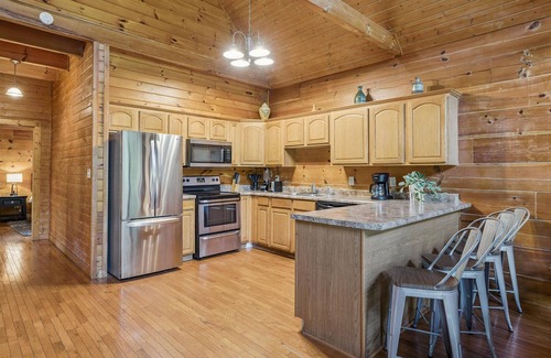 Sevierville Apartment | River View Dog Friendly Game Room w Hot Tub
