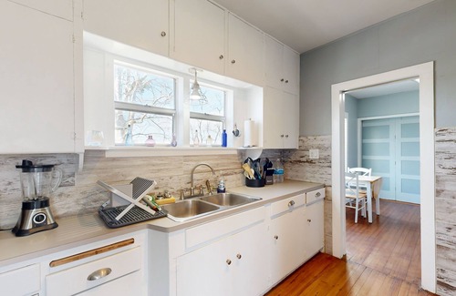 Texas Gulf Coast Region House | River view dog-friendly home with patio, well-equipped kitchen, W/D, & AC