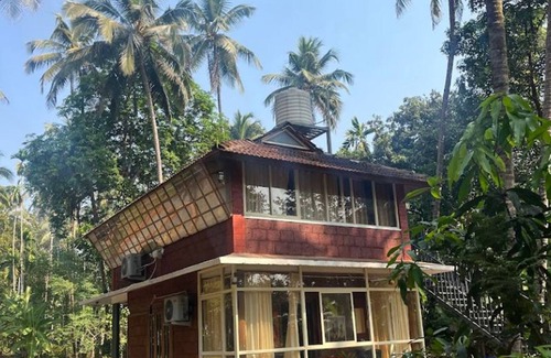 Thalassery Cottage | River view Family Room, A1 Suite-Bar chair, Ac, Kitchen, Wi-Fi