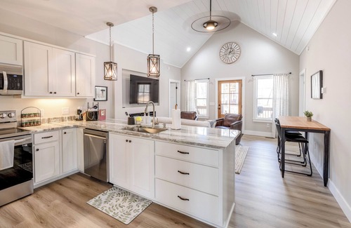 Ellijay House | River View Getaway by 2DC