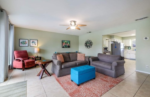 Seguin House | River View Getaway/Fast WiFi/Firepit/ZDT