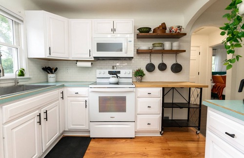 Mount Pleasant House | River view home-close to CMU and Soaring Eagle Casino