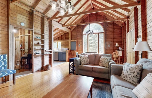 South Bristol Cottage | River view home w/lovely deck, views & fireplace