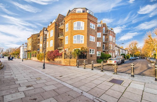 Hammersmith Apartment | River View, London Zone 2 Hammersmith, 2 Bedroom/2 Bath