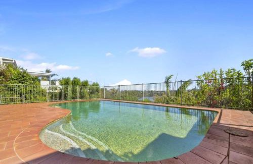 Lane Cove West House | River View Oasis: Spacious 3-Bed House with Pool