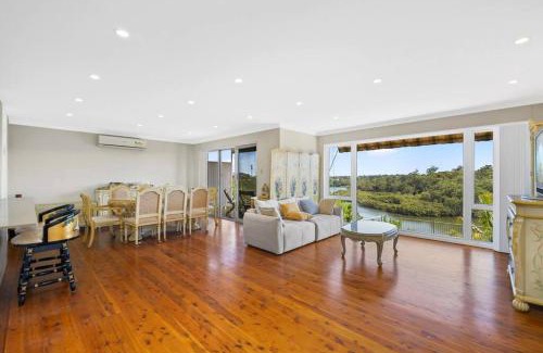 Lane Cove West House | River View Oasis: Spacious 3-Bed House with Pool