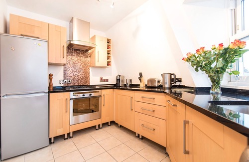 Hammersmith Apartment | River View, Penthouse Apartment, Zone 2, Hammersmith, London, 2 Bedrooms 2 Bath