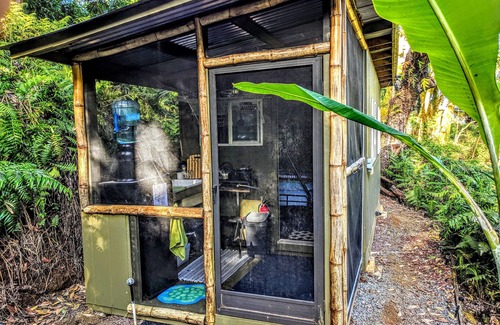 Pepeekeo Cabin | River View Rainforest Tiny Cabin with Kitchenette (No Cleaning Fee)
