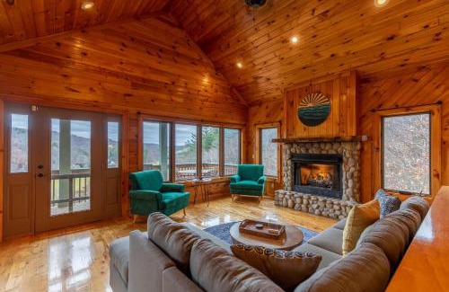 Boone House | River View Retreat