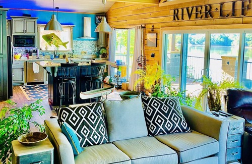 Morris Chapel House | River View & Retreat